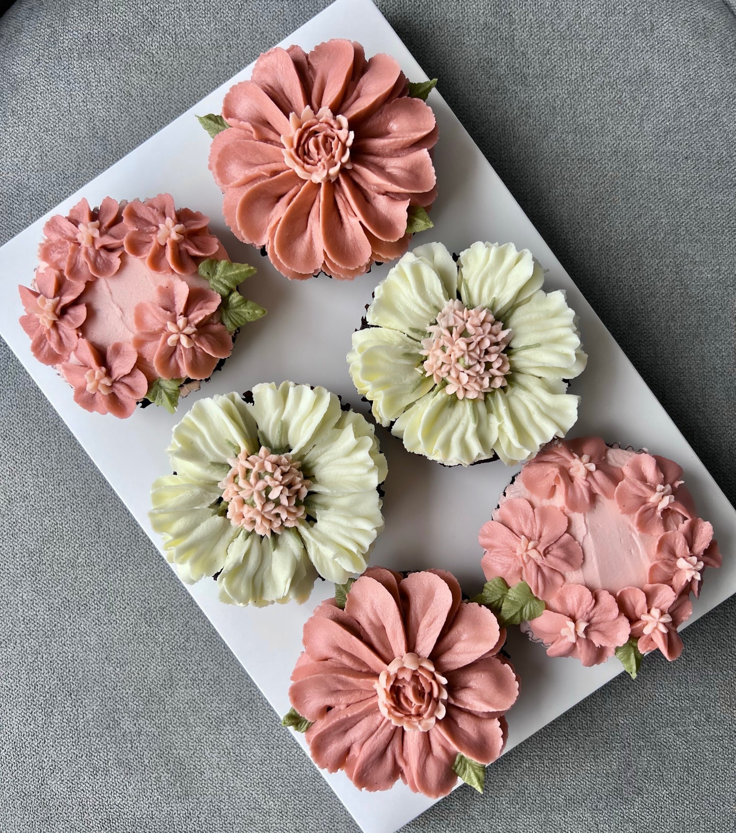 Deluxe floral cupcakes