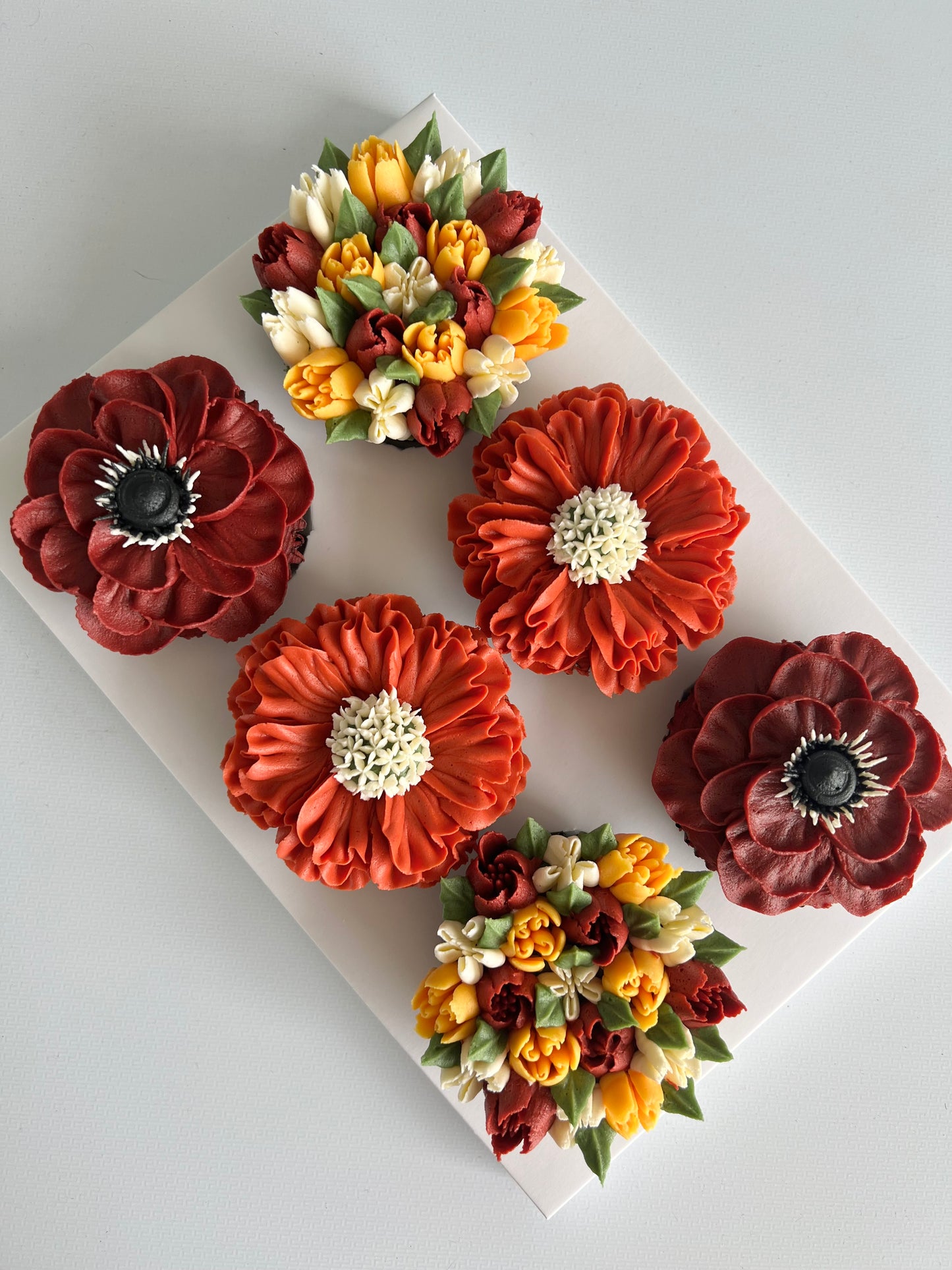 Deluxe floral cupcakes